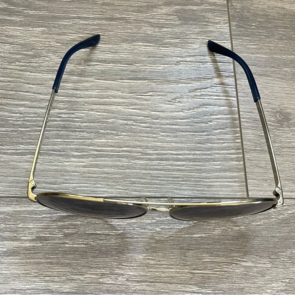 Tory Burch Woman’s Aviator Sunglasses Without Case Excellent Condition